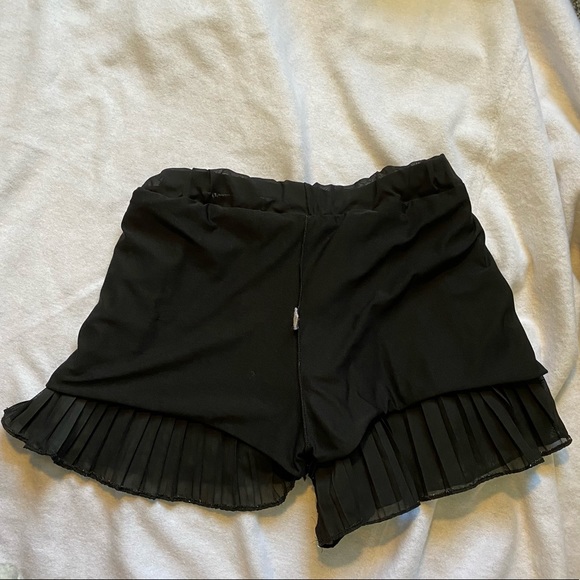 Black shorts size: M - Picture 4 of 5